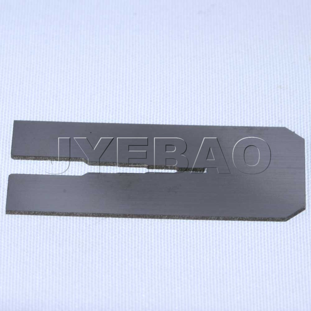Metal cutting blade with two slots